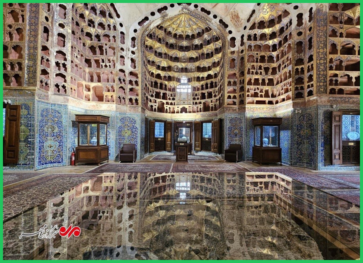 گشتی در بقعه شیخ صفی‌الدین اردبیلی؛ روایت خرقه و کاغذ دیواری طلایی