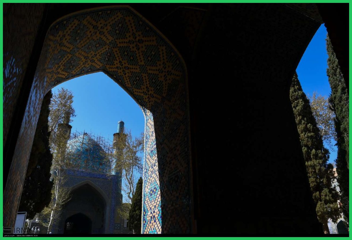 مرمت سردر مدرسه تاریخی چهارباغ در ایستگاه پایانی